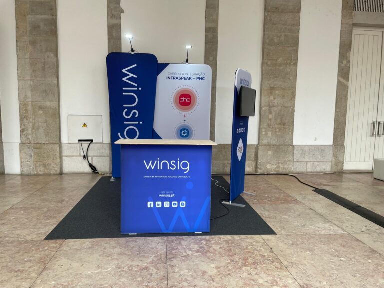 stands sustentáveis modulares poster digital para o cliente infraspeak, em Lisboa, no Pátio da Gale