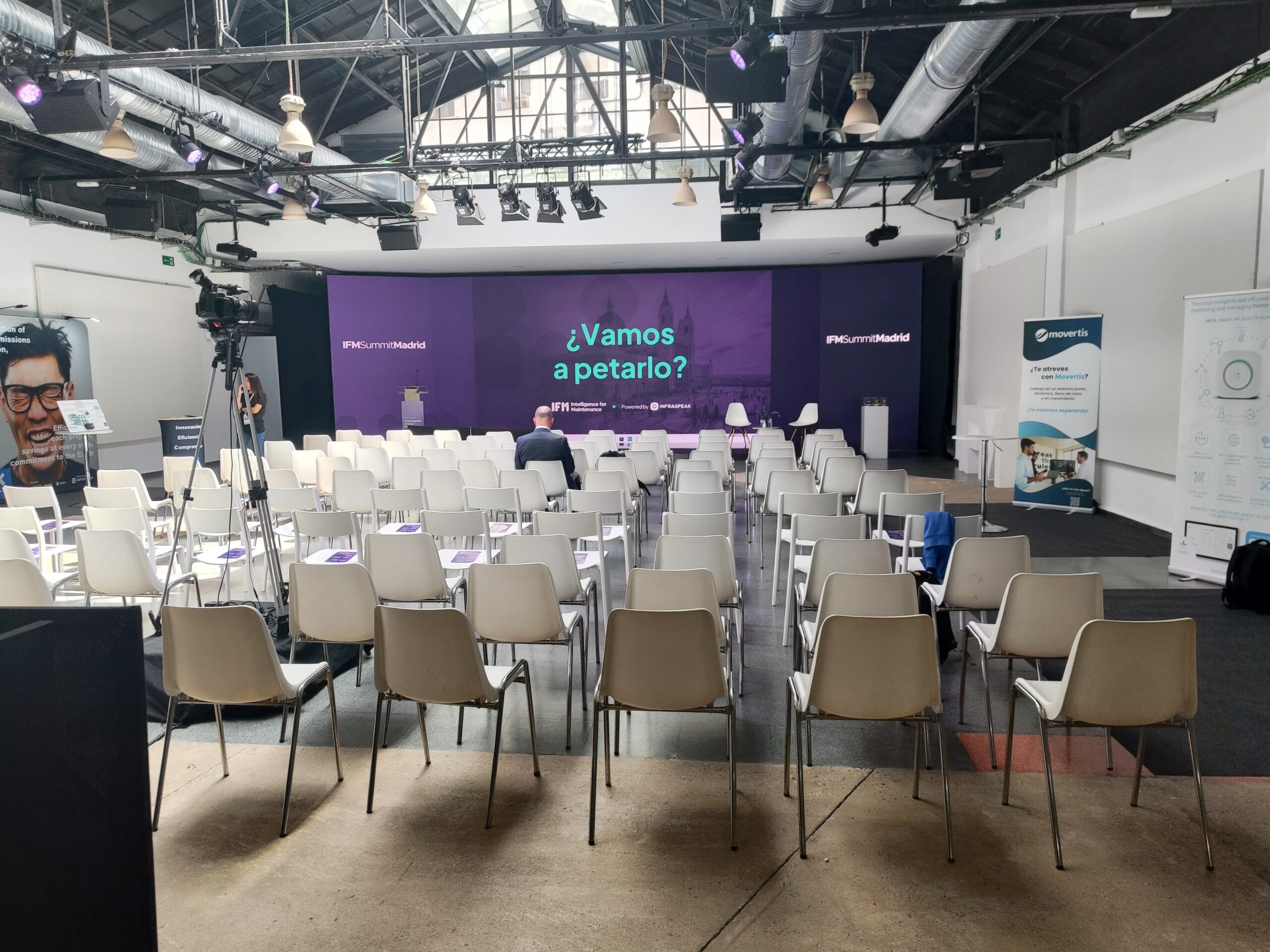 stands sustentáveis modulares poster digital para o cliente infraspeak, em Madrid, Spacio Downtown